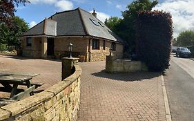 Remarkable 2-Bed Cottage In Tranquil Setting